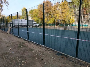 Забор на спортивную площадку 40 метров фото в Юбилейном