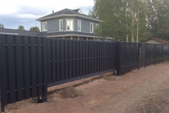 Забор из евроштакетника с бетонированием столбов 80 метров фото в Юбилейном